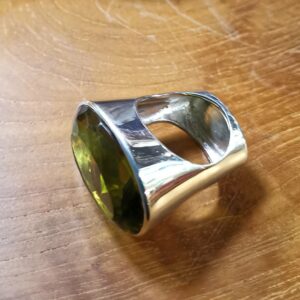 Bague en Obsidienne (Verre Volcanique)