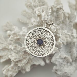Collier ''Fleur de Vie '' en Argent 925 et Cordierite.